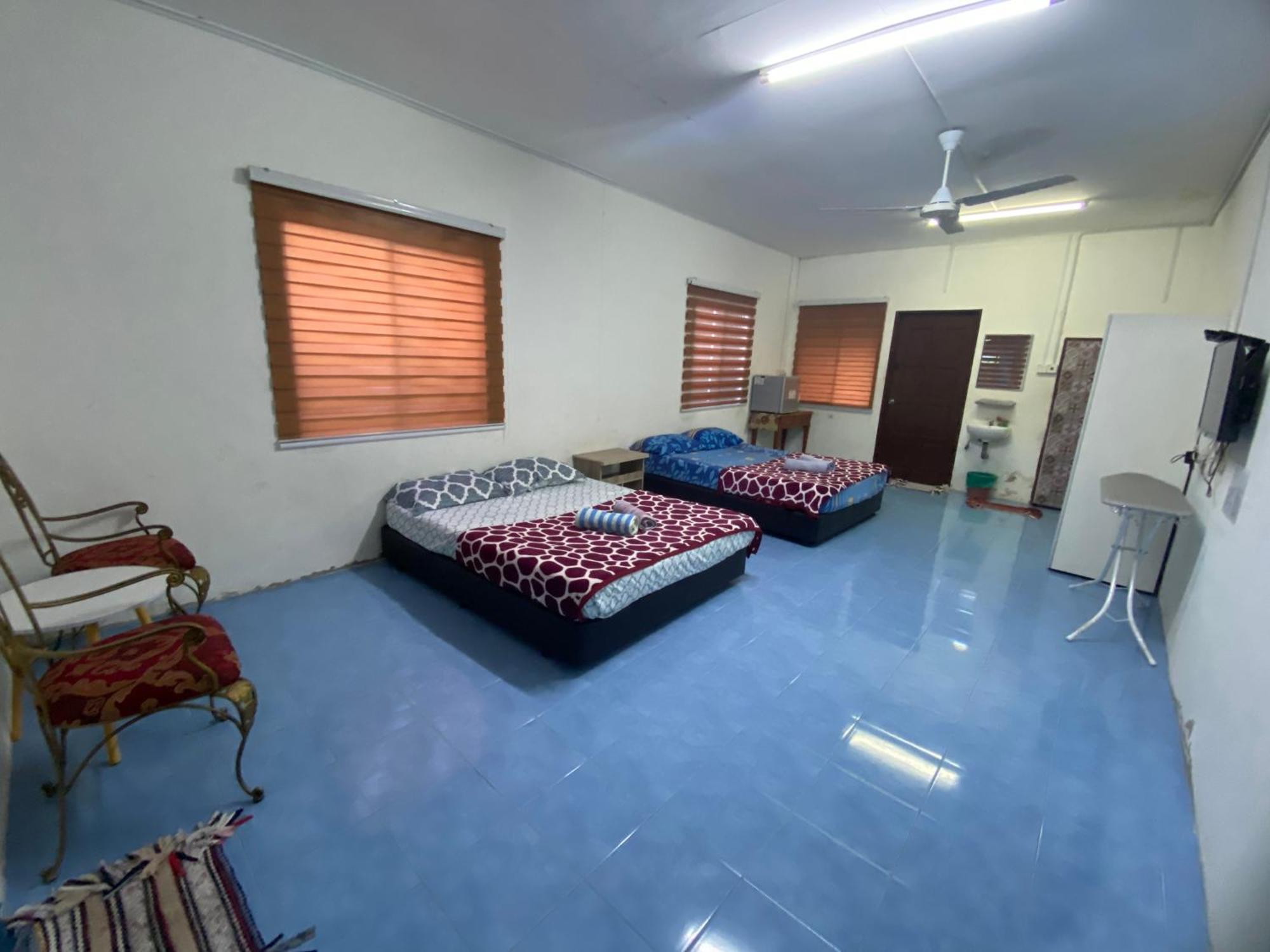 Roomstay Firdaus Holiday home *